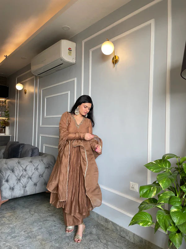 PINK EMBROIDERED ANARKALI SUIT SET WITH FLORAL NET DUPATTA