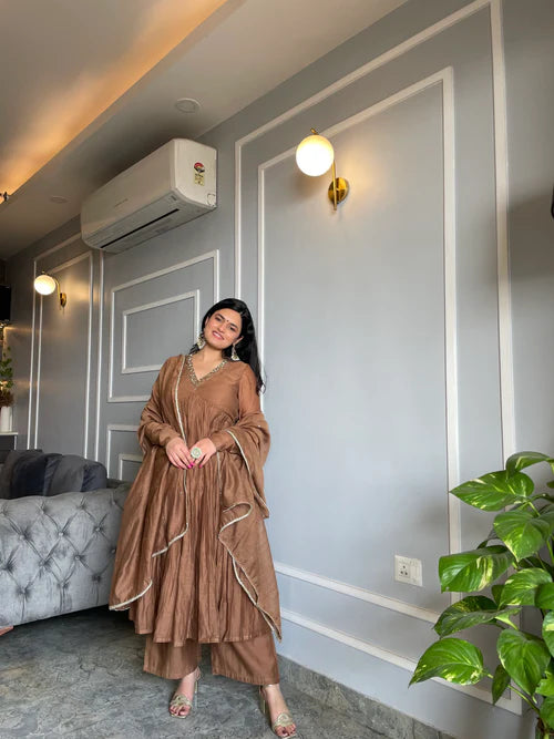 PINK EMBROIDERED ANARKALI SUIT SET WITH FLORAL NET DUPATTA